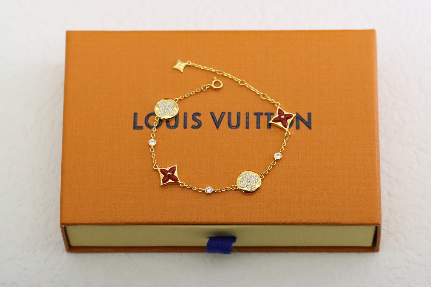 Carnelian diamond diamond flower four flower bracelet