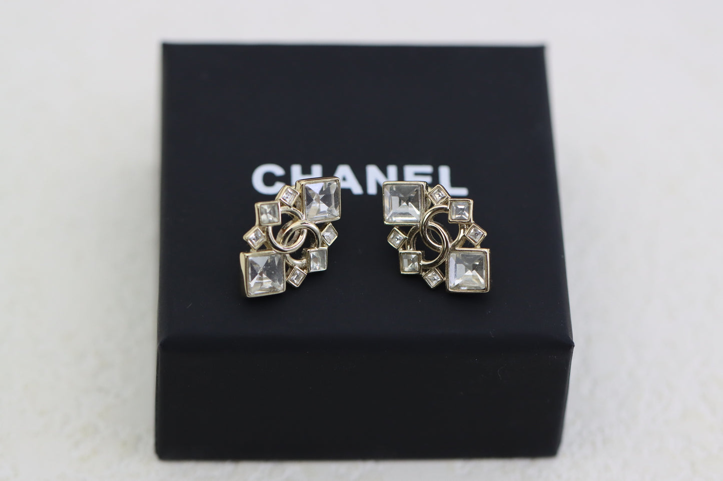 Palace-style square diamond diamond double C earrings