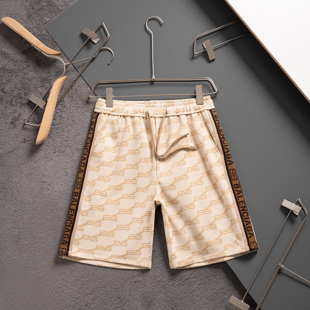 New knitted shorts, fashionable and casual shorts