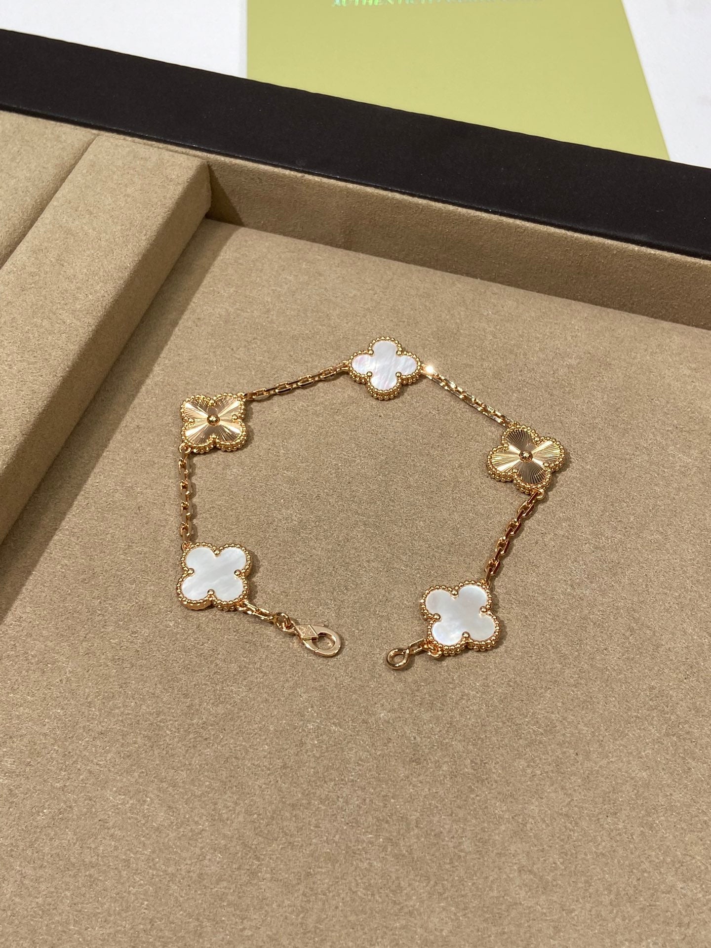 Five-flower bracelet ceramic laser