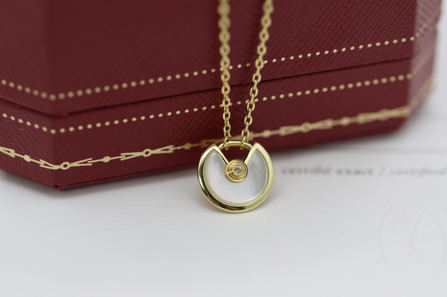 Rose Gold White Shell Amulet Clavicle Necklace