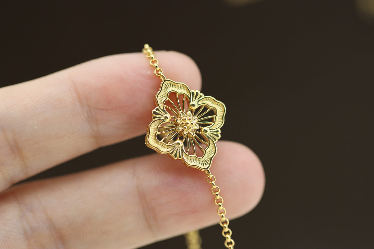 Gold hollow diamond four-leaf clover double-sided bracelet