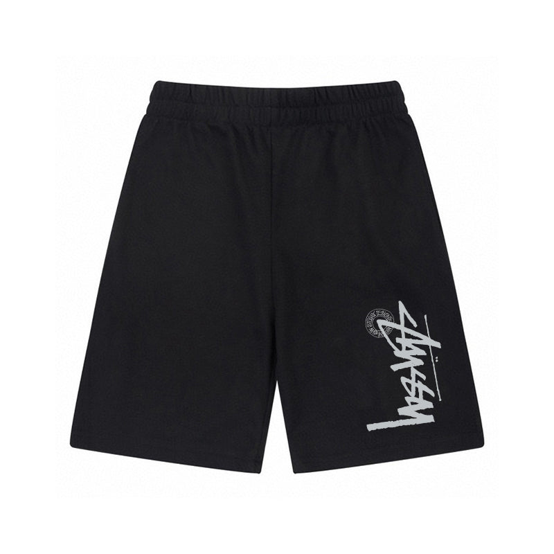 Basic shorts with large logo on the side