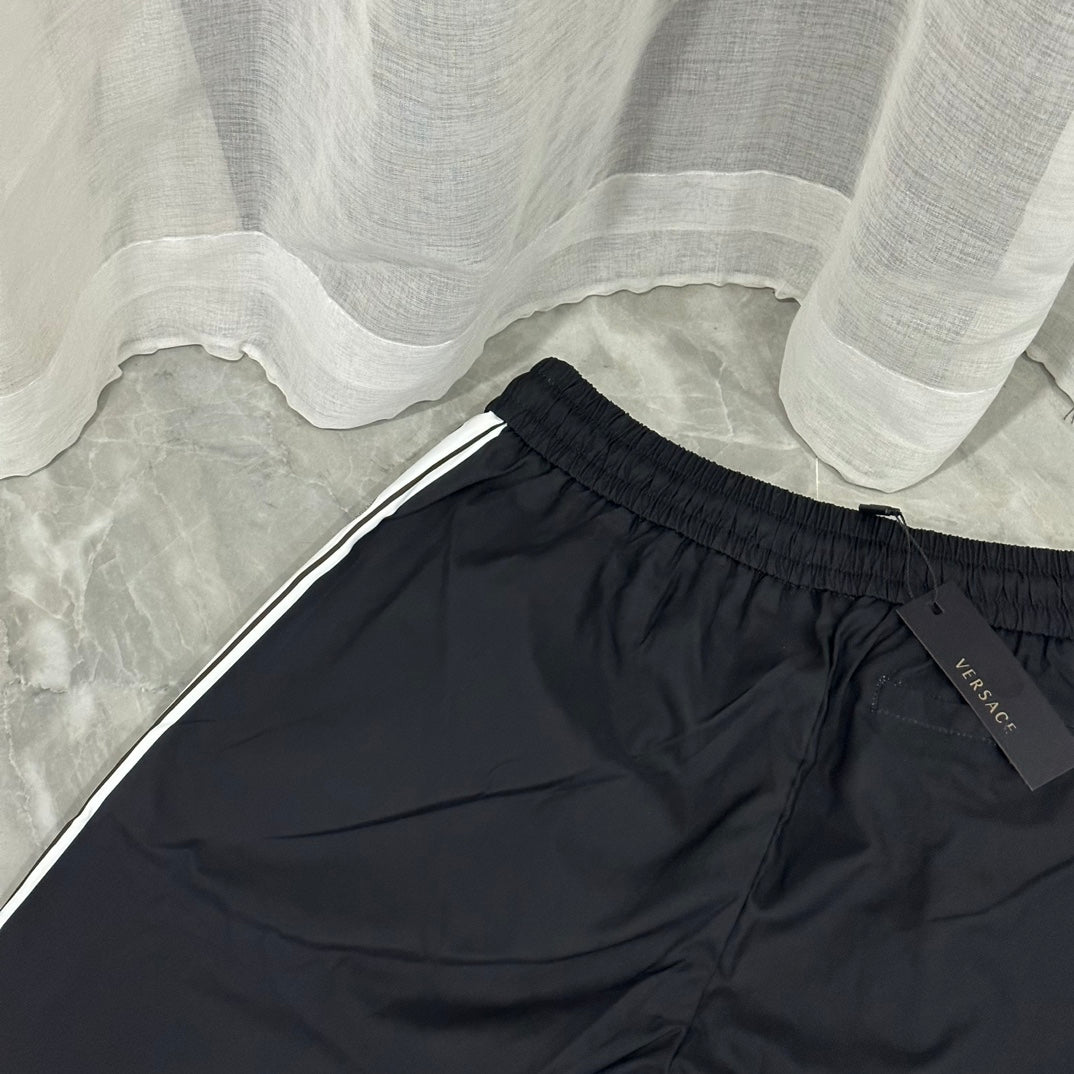 Black and white portrait casual quick-drying beach shorts