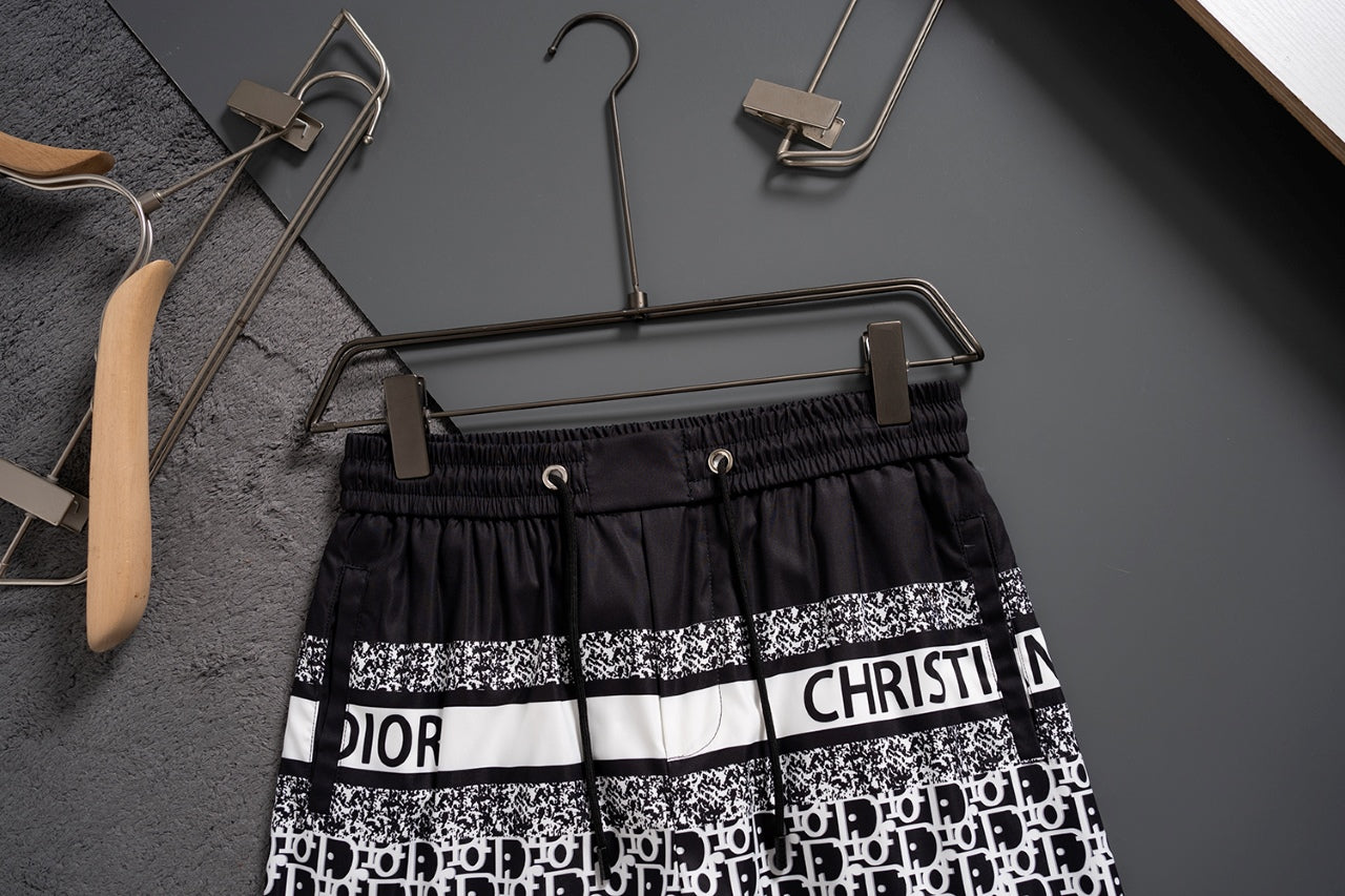 New classic black and white casual quick-drying beach shorts