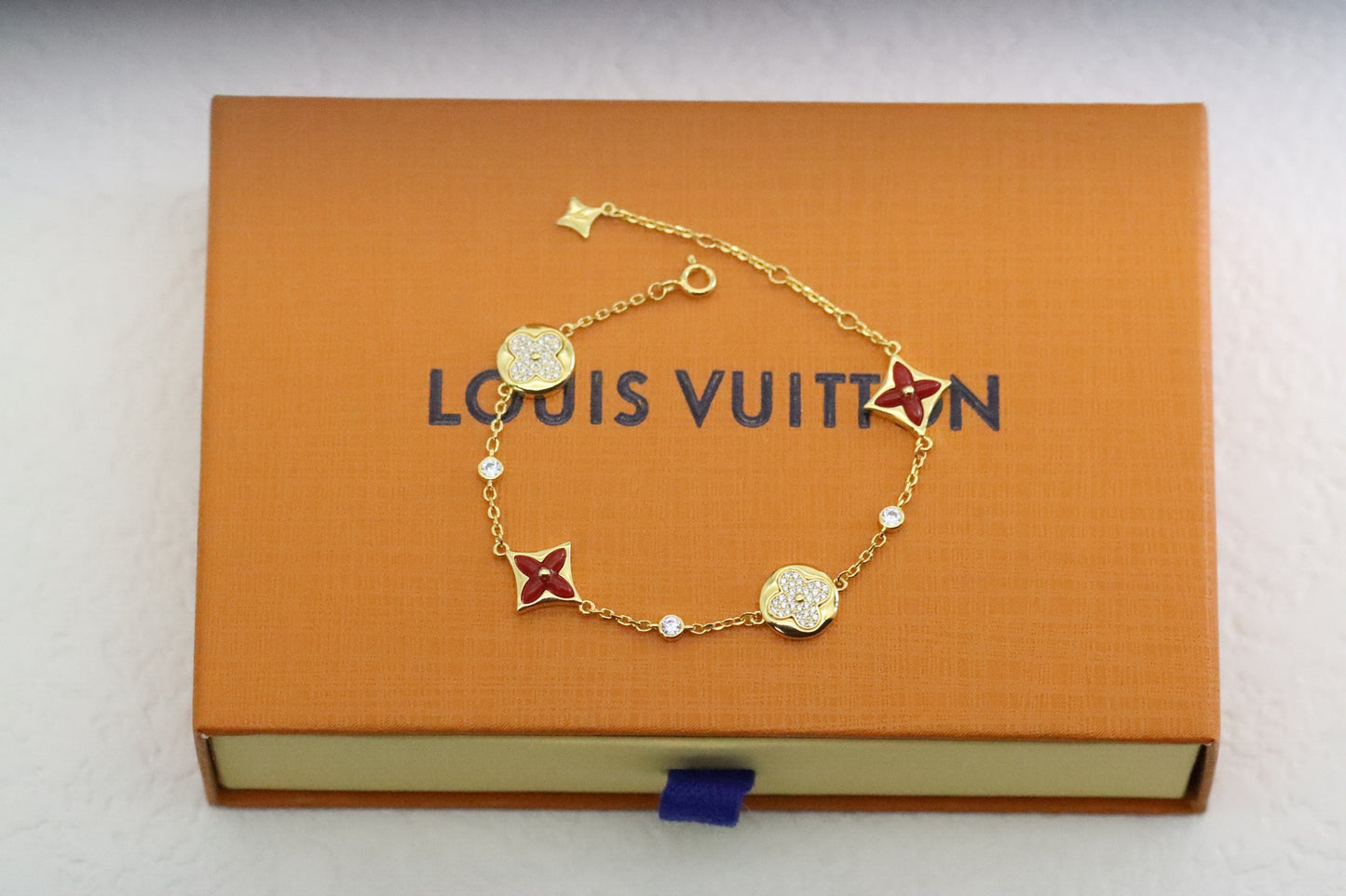 Carnelian diamond diamond flower four flower bracelet