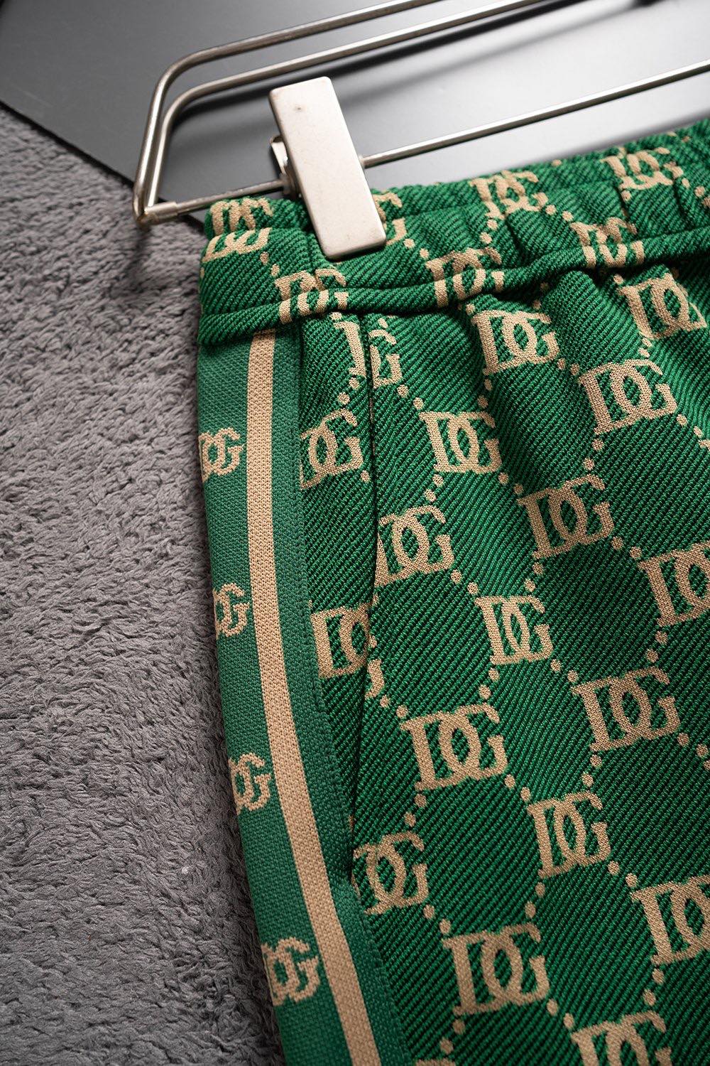 LOGO GRAPHIC KNIT JACQUARD SHORTS