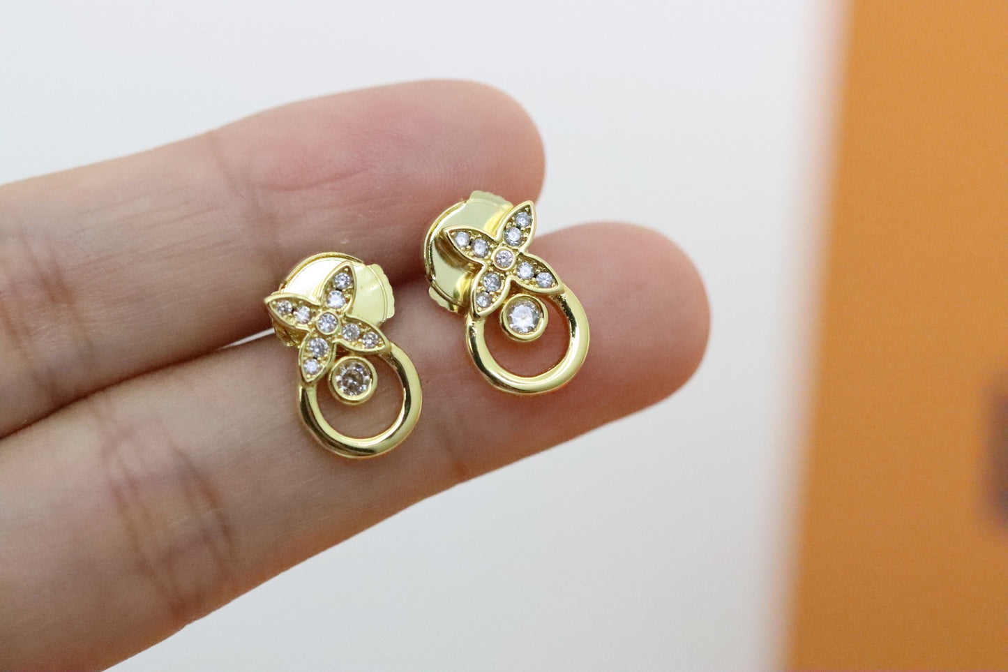 Full Diamond Four-Leaf Clover Flower Round Diamond Earrings