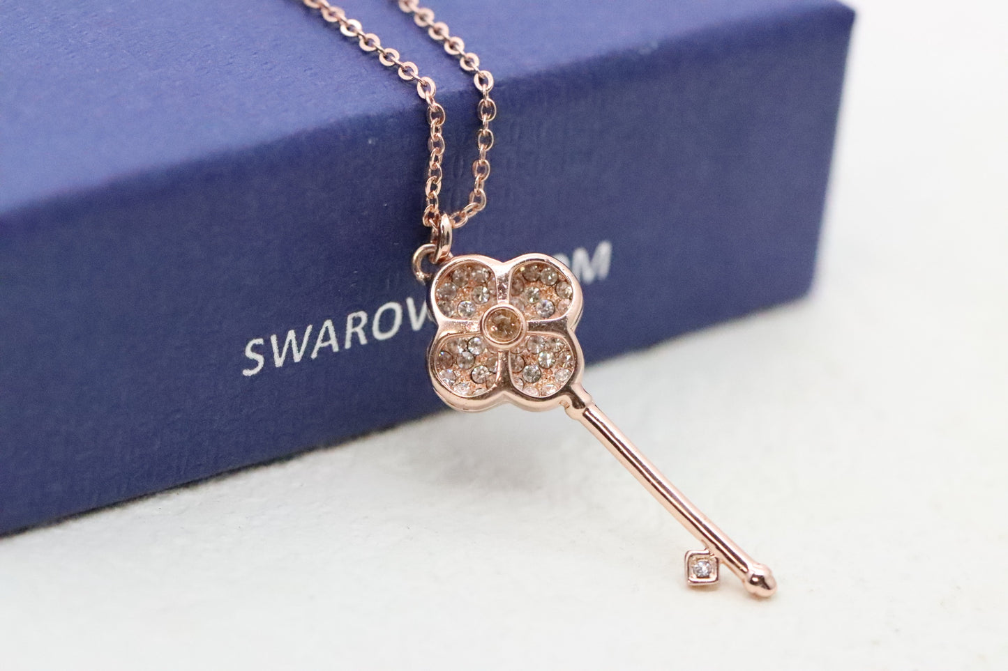 Rose gold diamond four-leaf clover key clavicle necklace