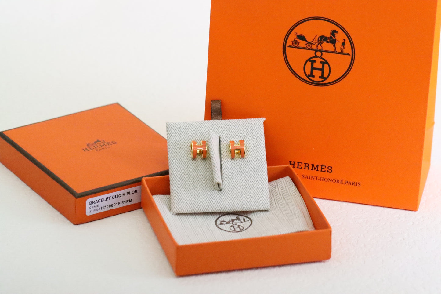 Milk tea enamel round earrings