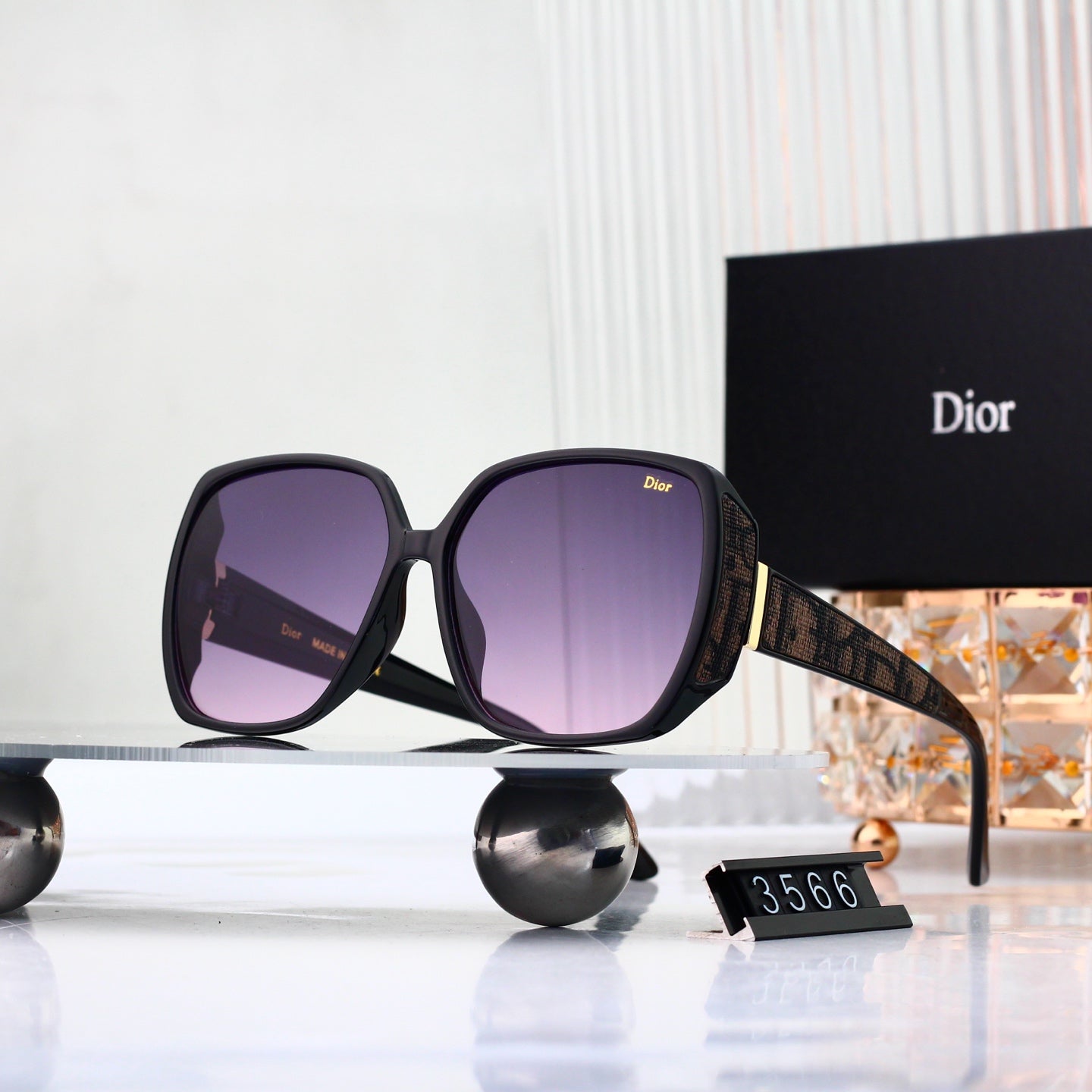 Full frame cat-shaped sunglasses