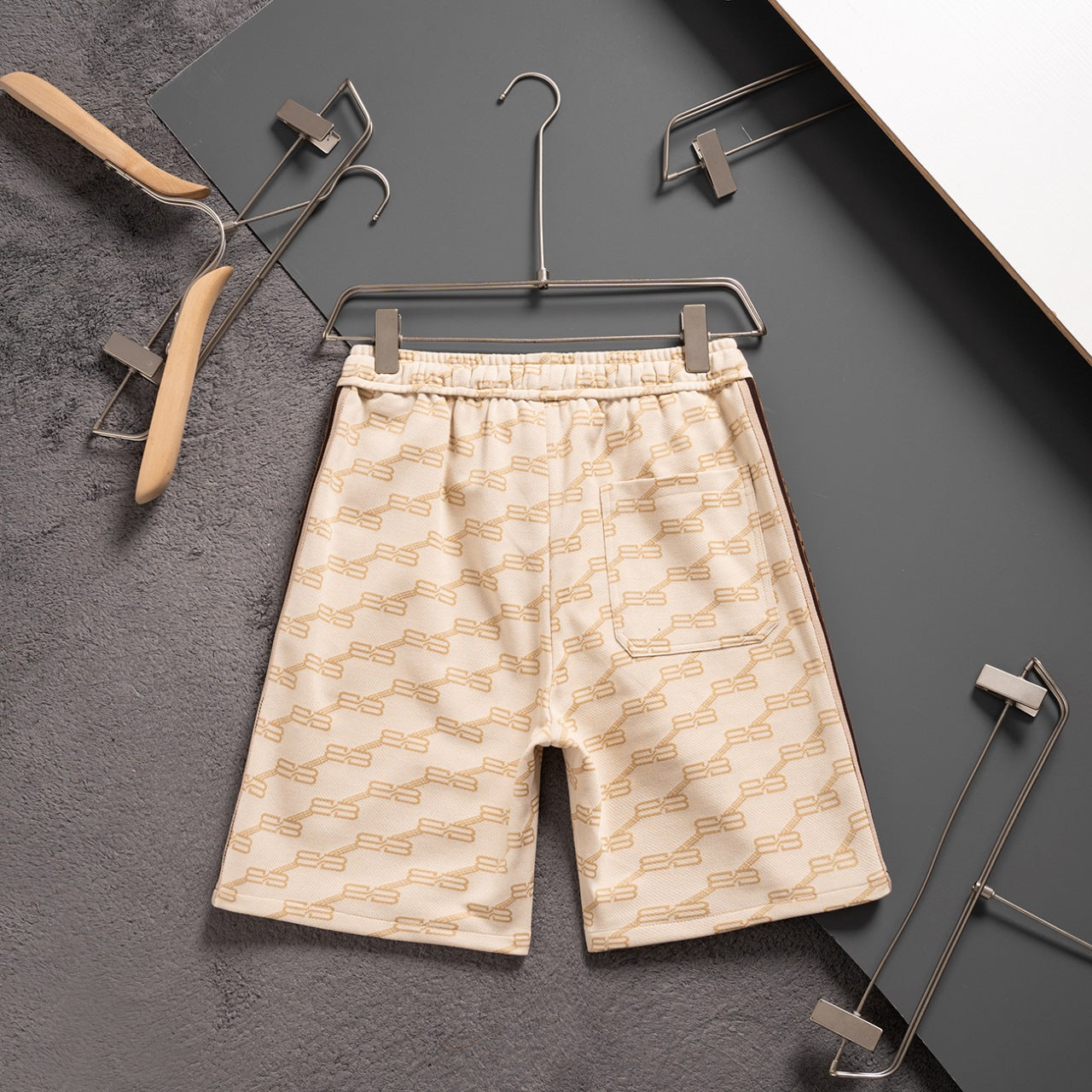 New knitted shorts, fashionable and casual shorts