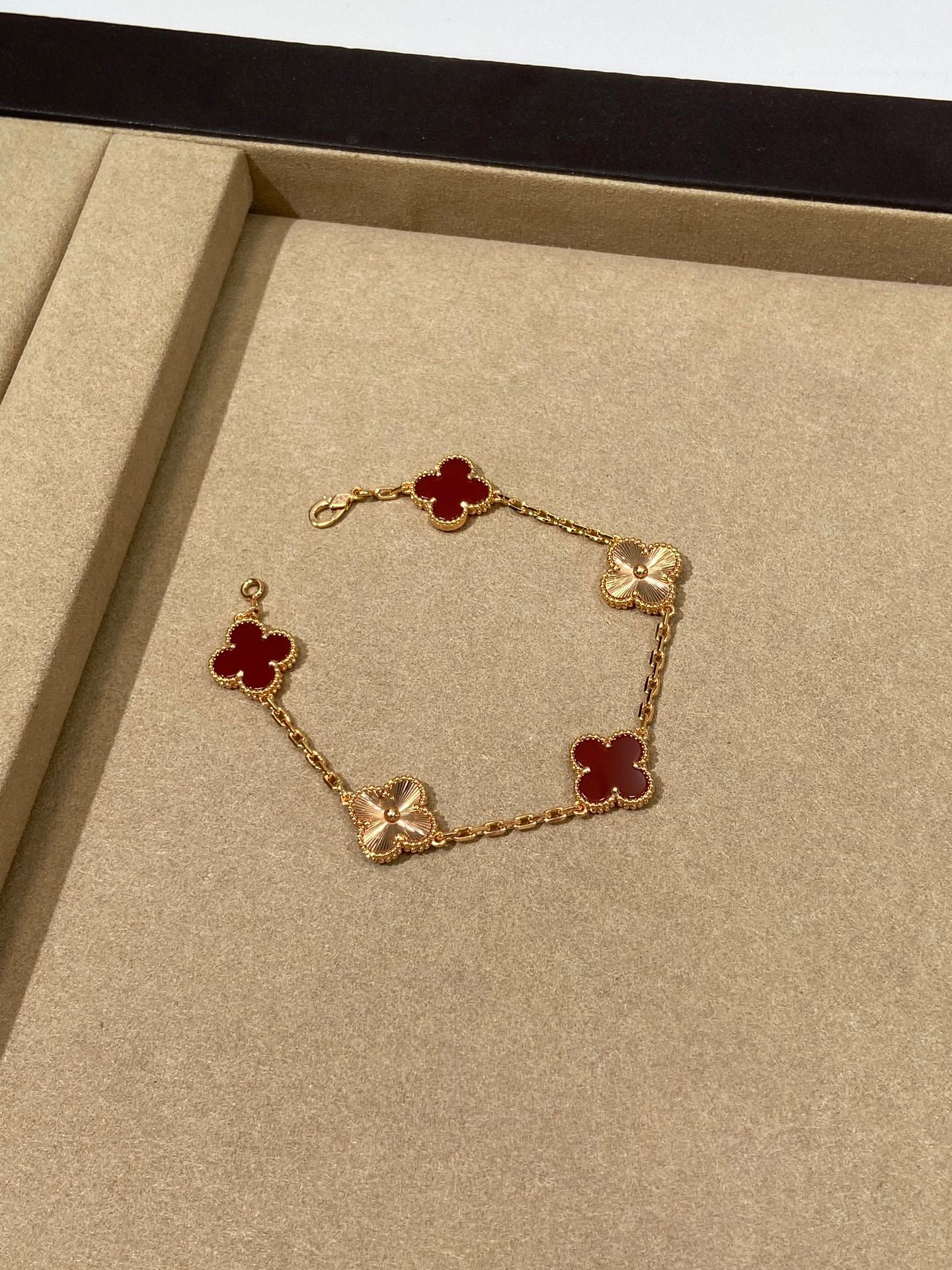 Five-flower bracelet ceramic laser