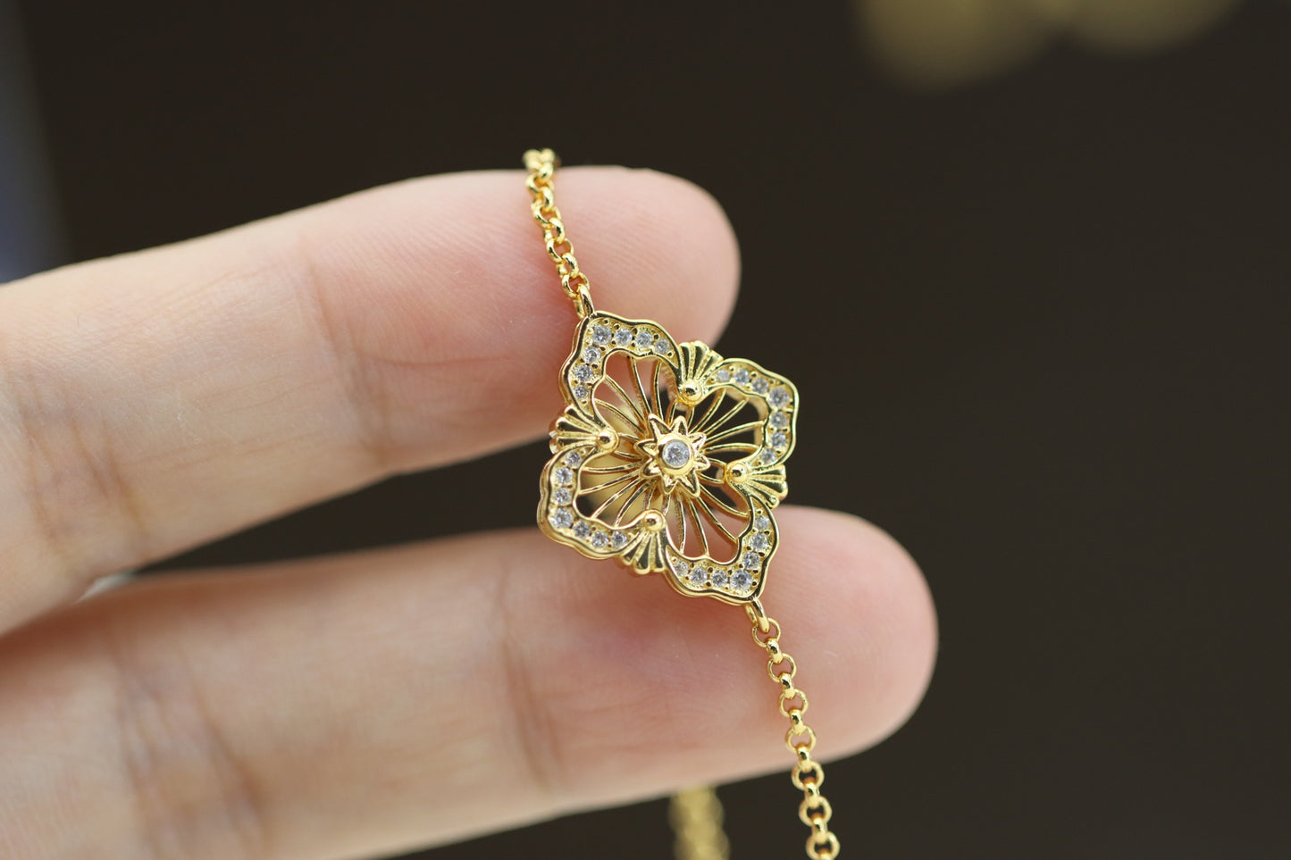 Gold hollow diamond four-leaf clover double-sided bracelet