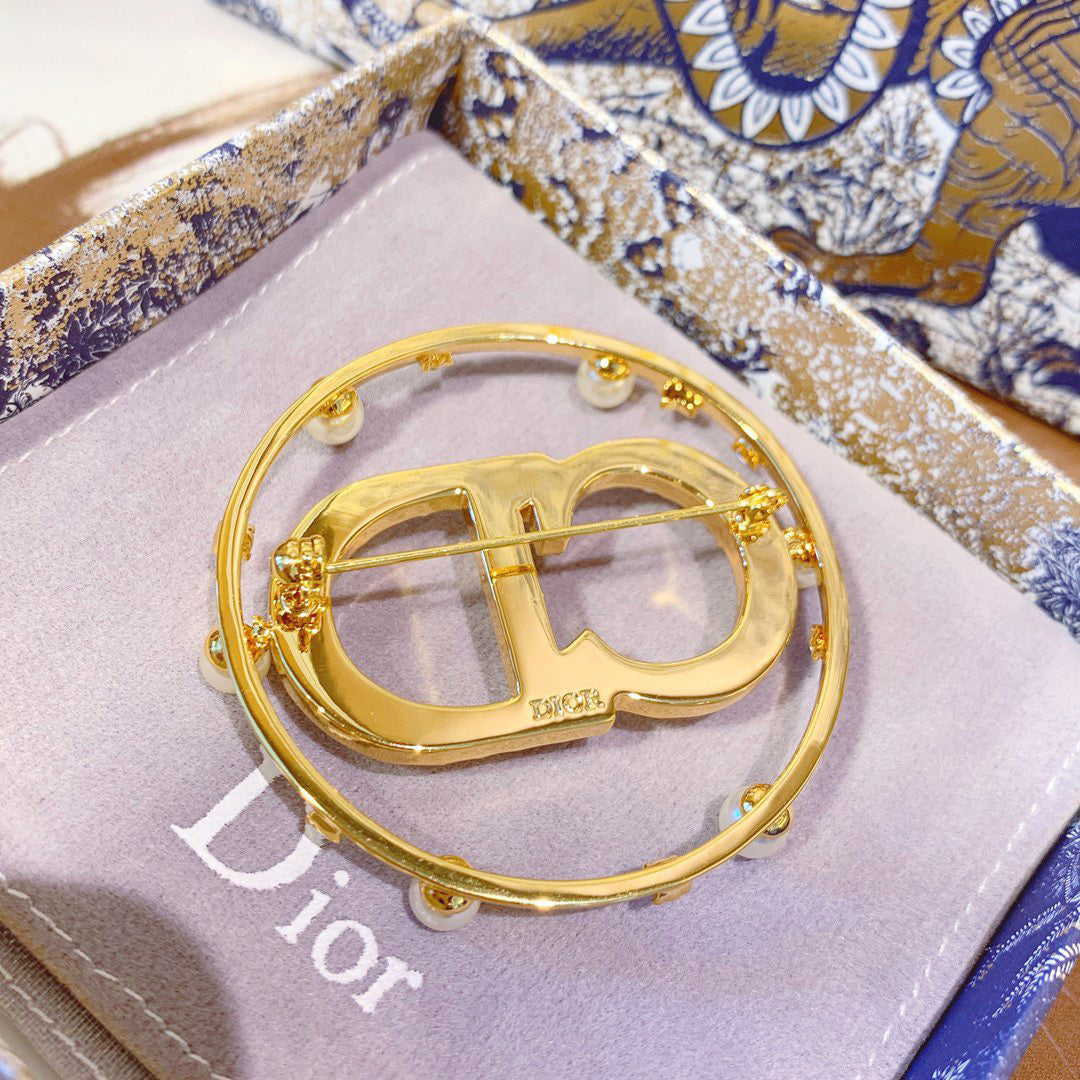 Star Pearl Brooch