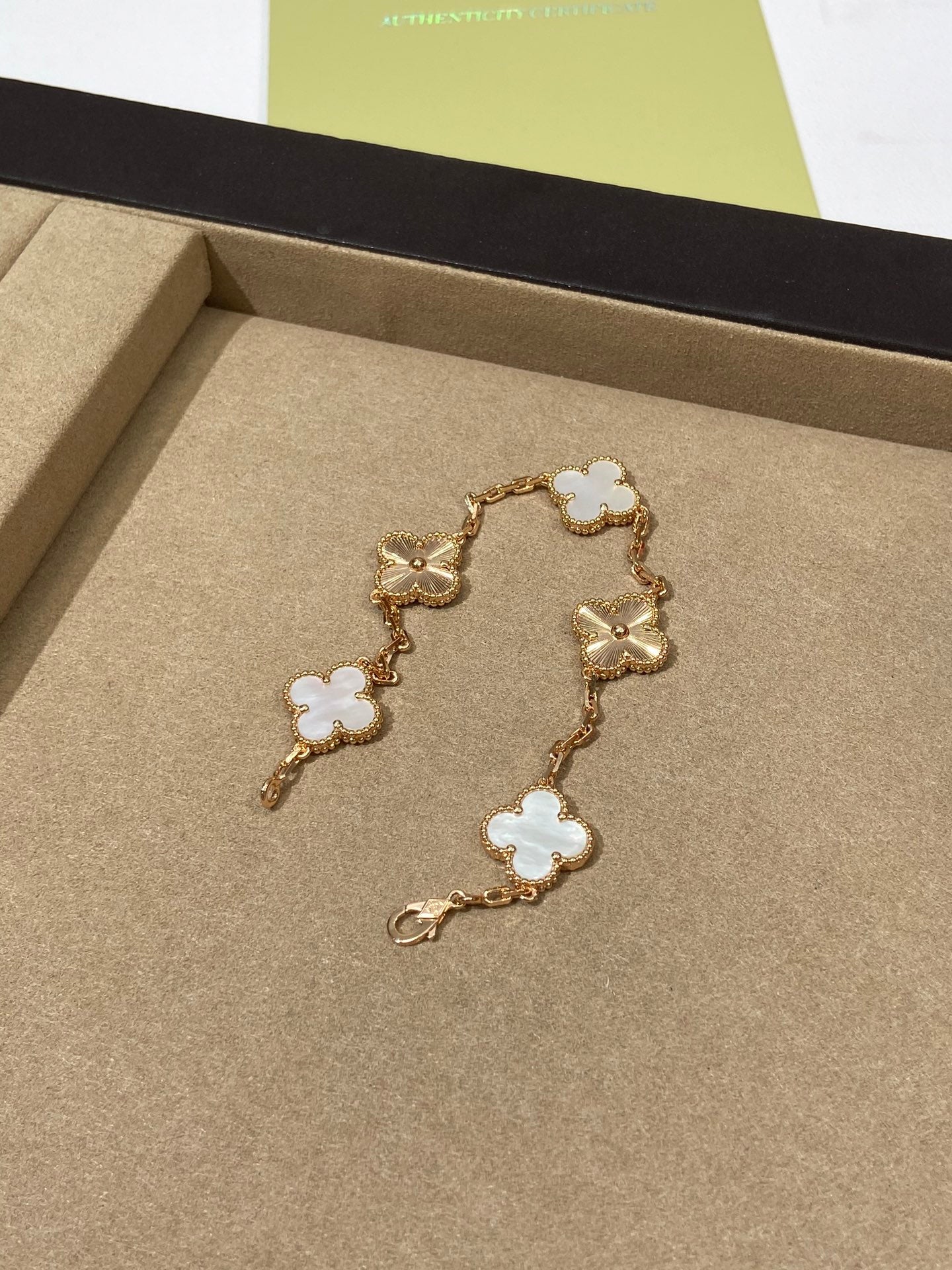 Five-flower bracelet ceramic laser