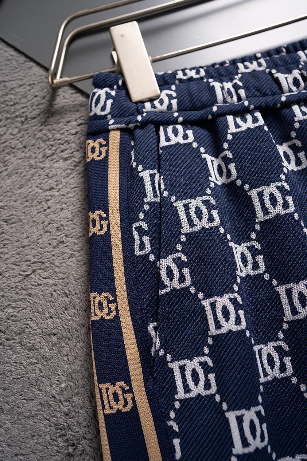 LOGO GRAPHIC KNIT JACQUARD SHORTS