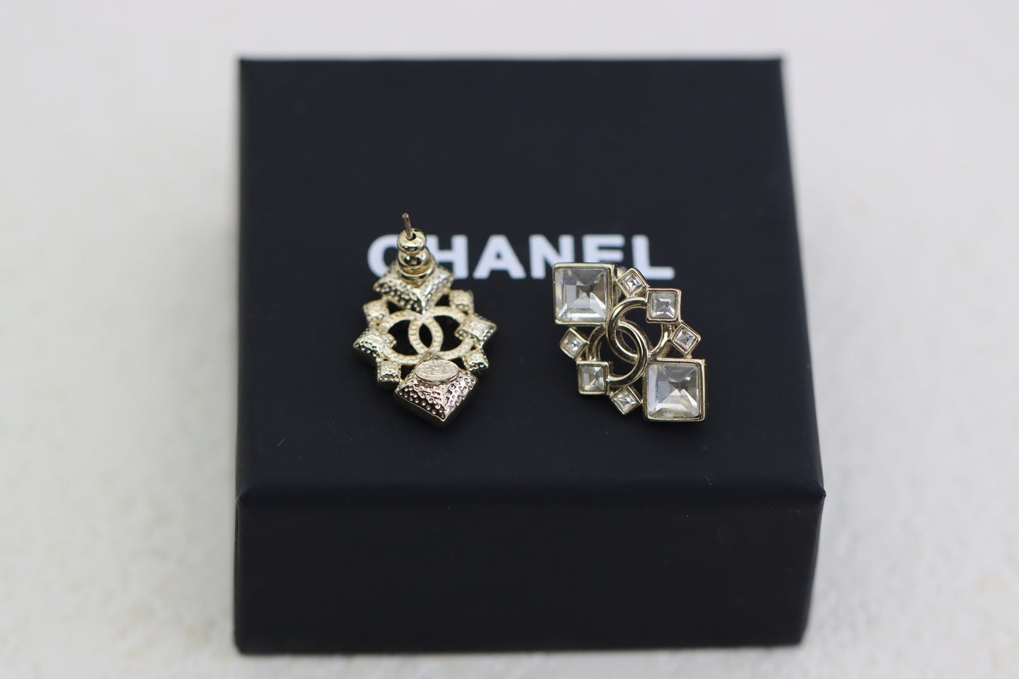 Palace-style square diamond diamond double C earrings