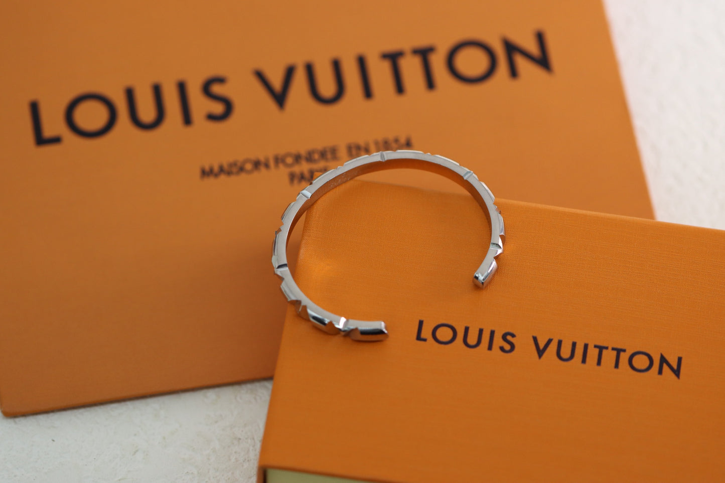 Silver V bracelet