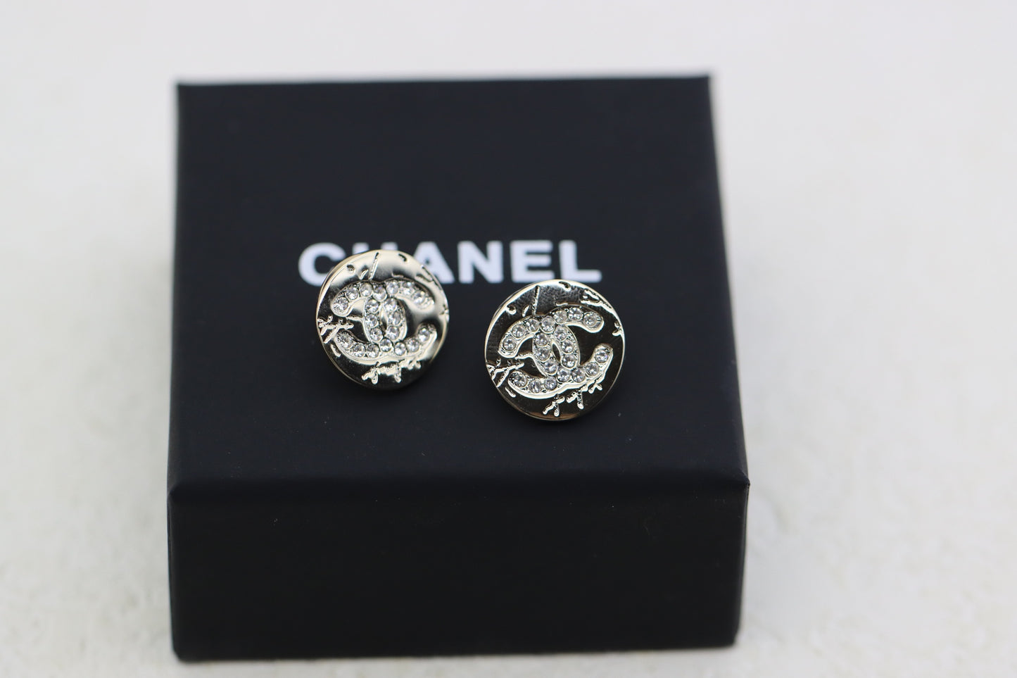 Round diamond double C earrings