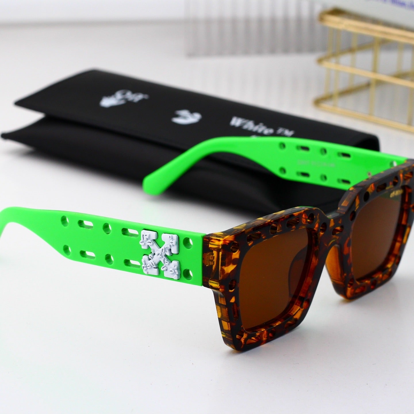 6 Colors Fashion Sunglasses 32038