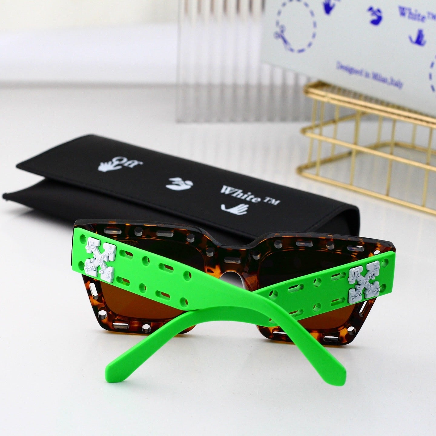 6 Colors Fashion Sunglasses 32038