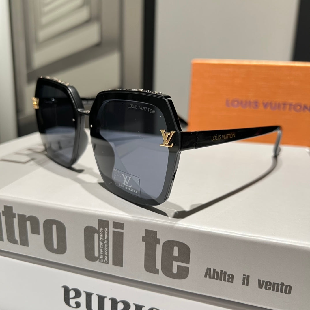 4 Colors Hot Sunglasses 8354