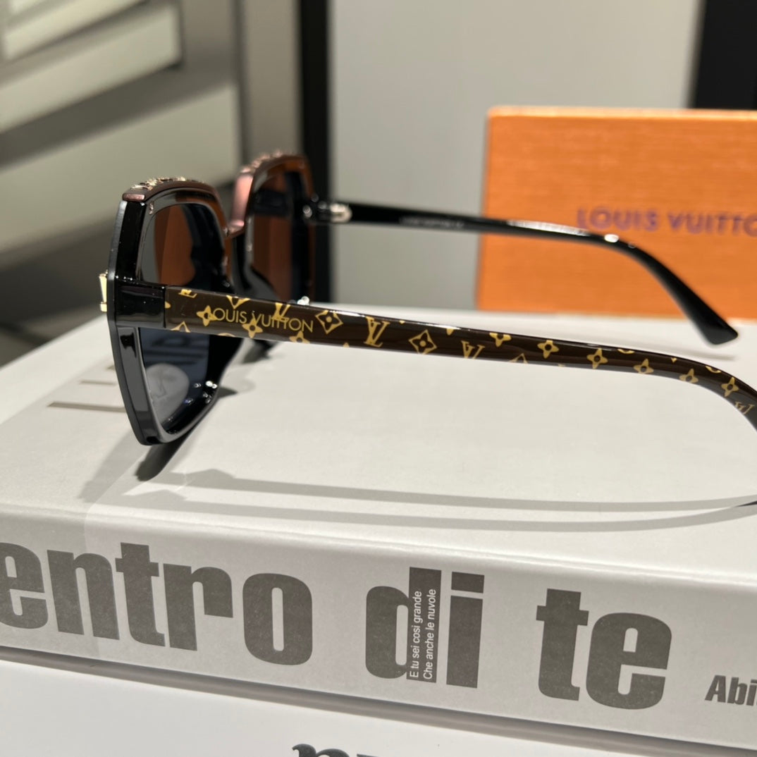 4 Colors Hot Sunglasses 8354