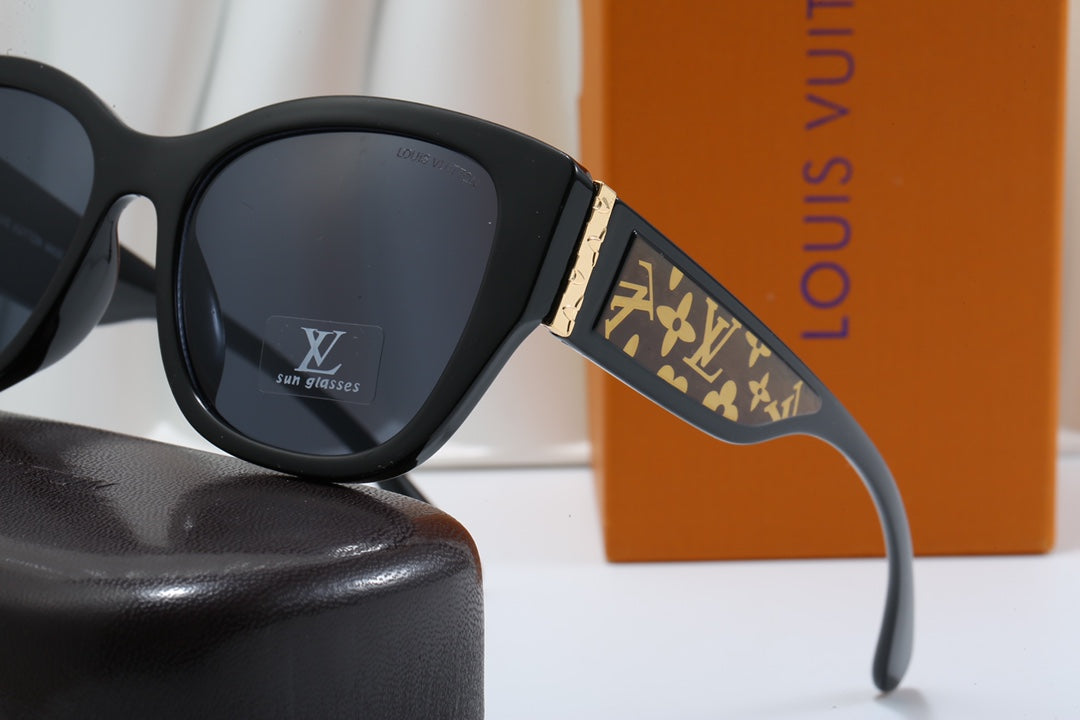 4 Color Trendy Sunglasses 3033