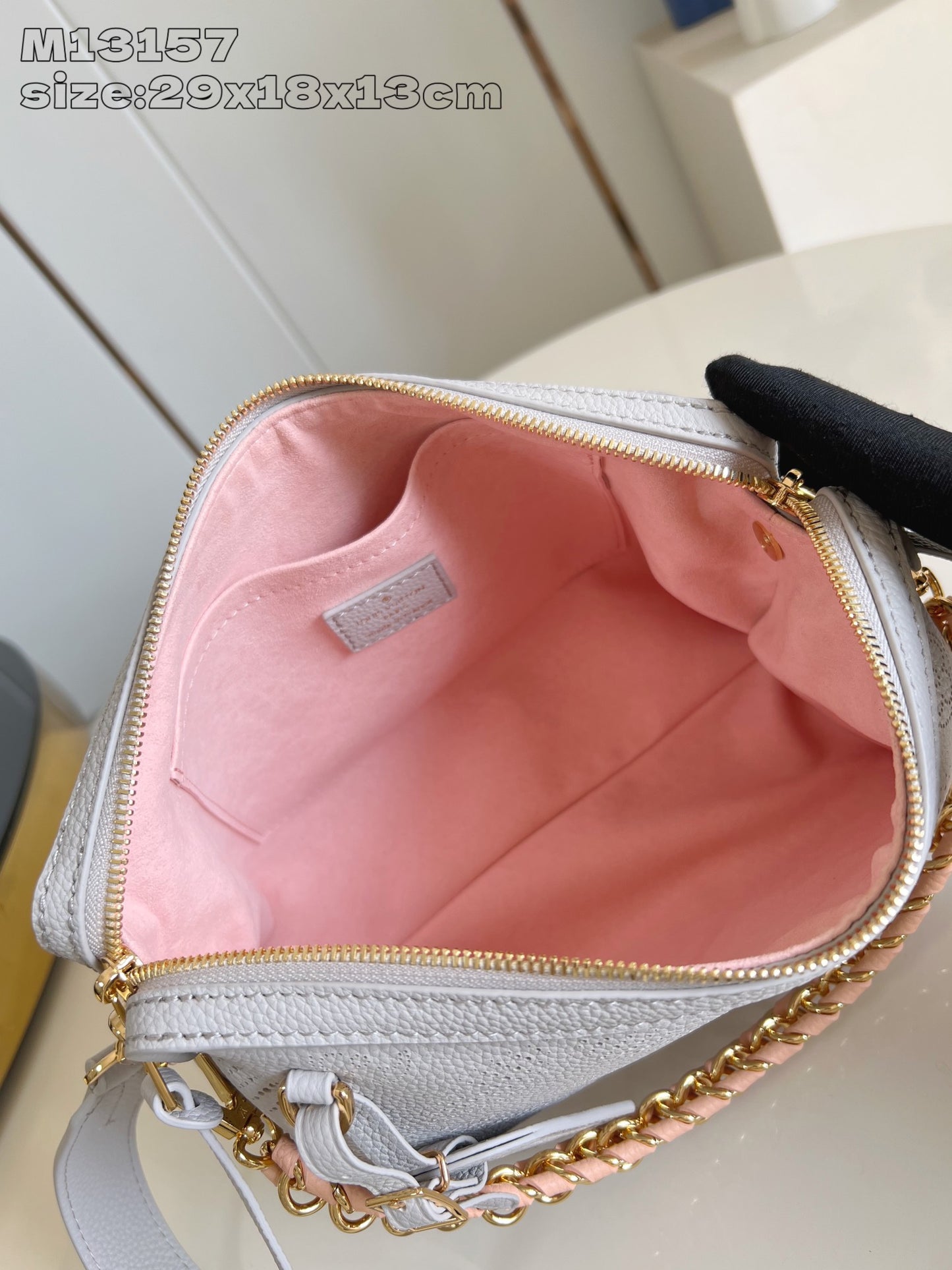 Crossbody or shoulder bag