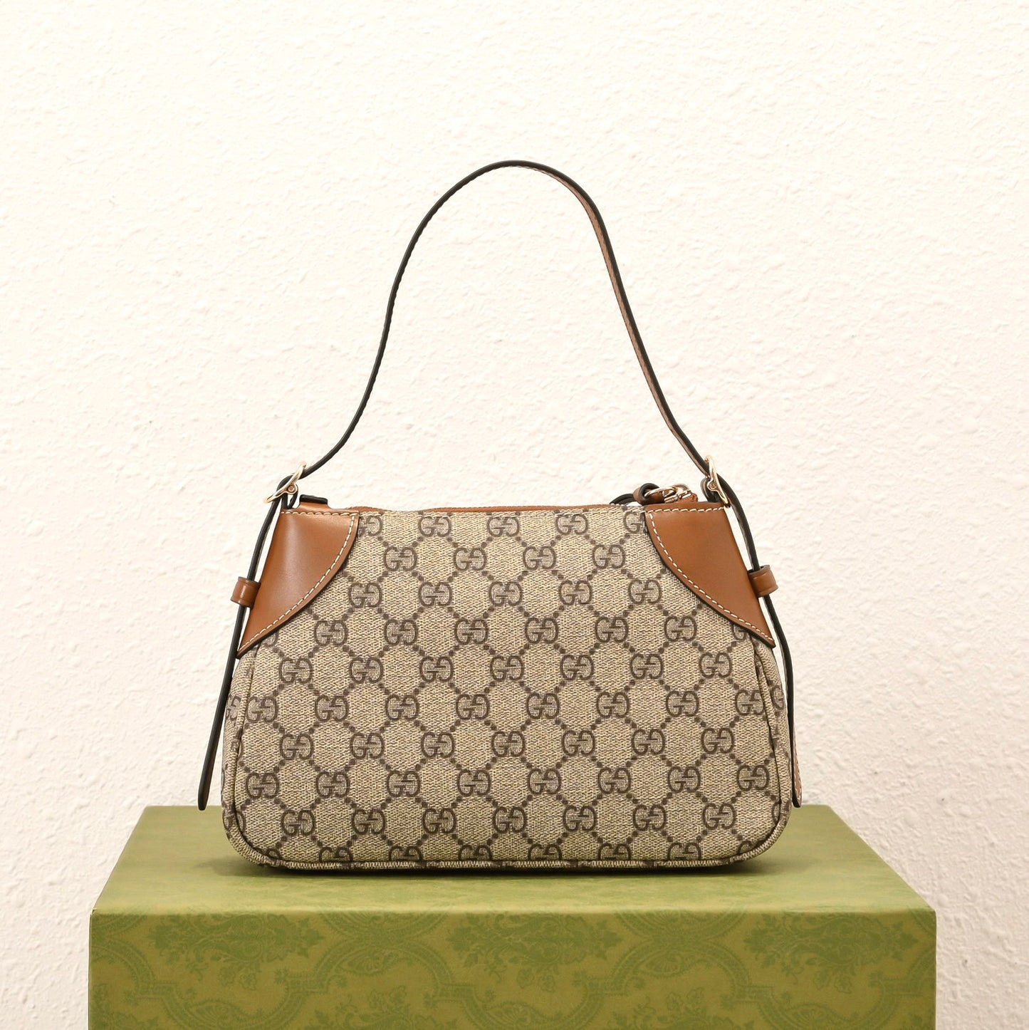 Small zip-up tote bag