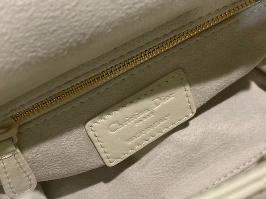 New White Fashion Handbag