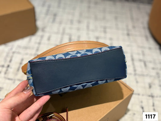 A simple and lightweight handbag that is both colorful and sturdy