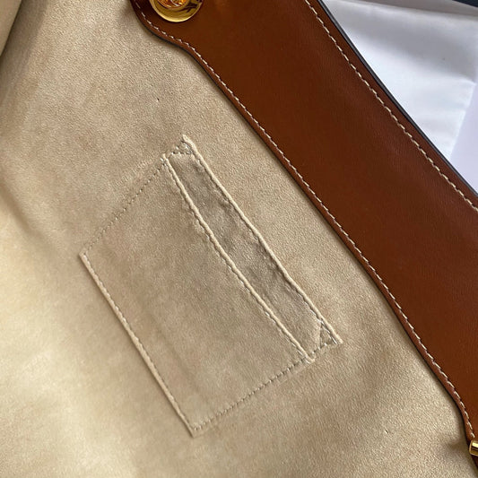 Lockable double strap shoulder bag