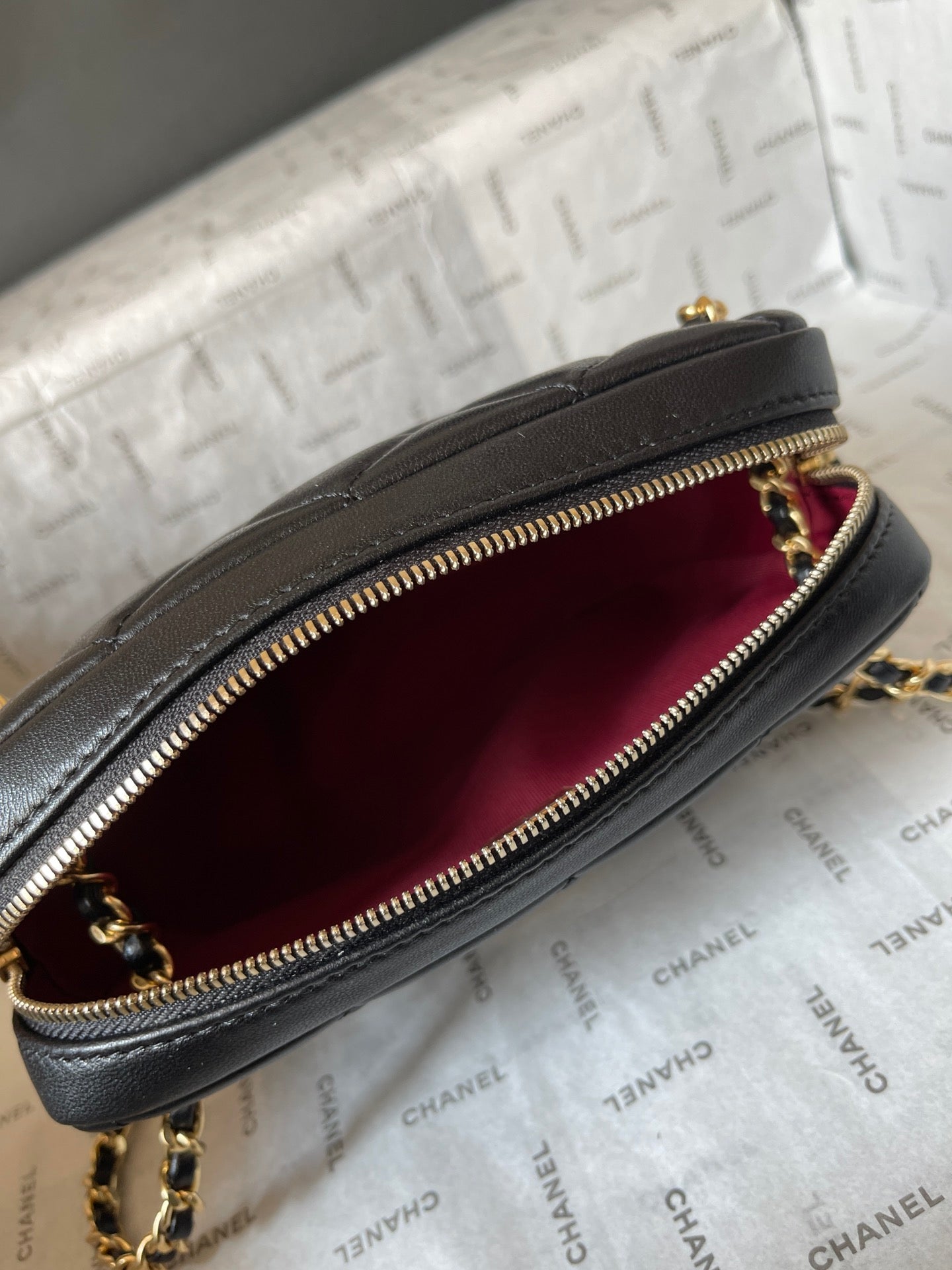 Small and lightweight camera bag