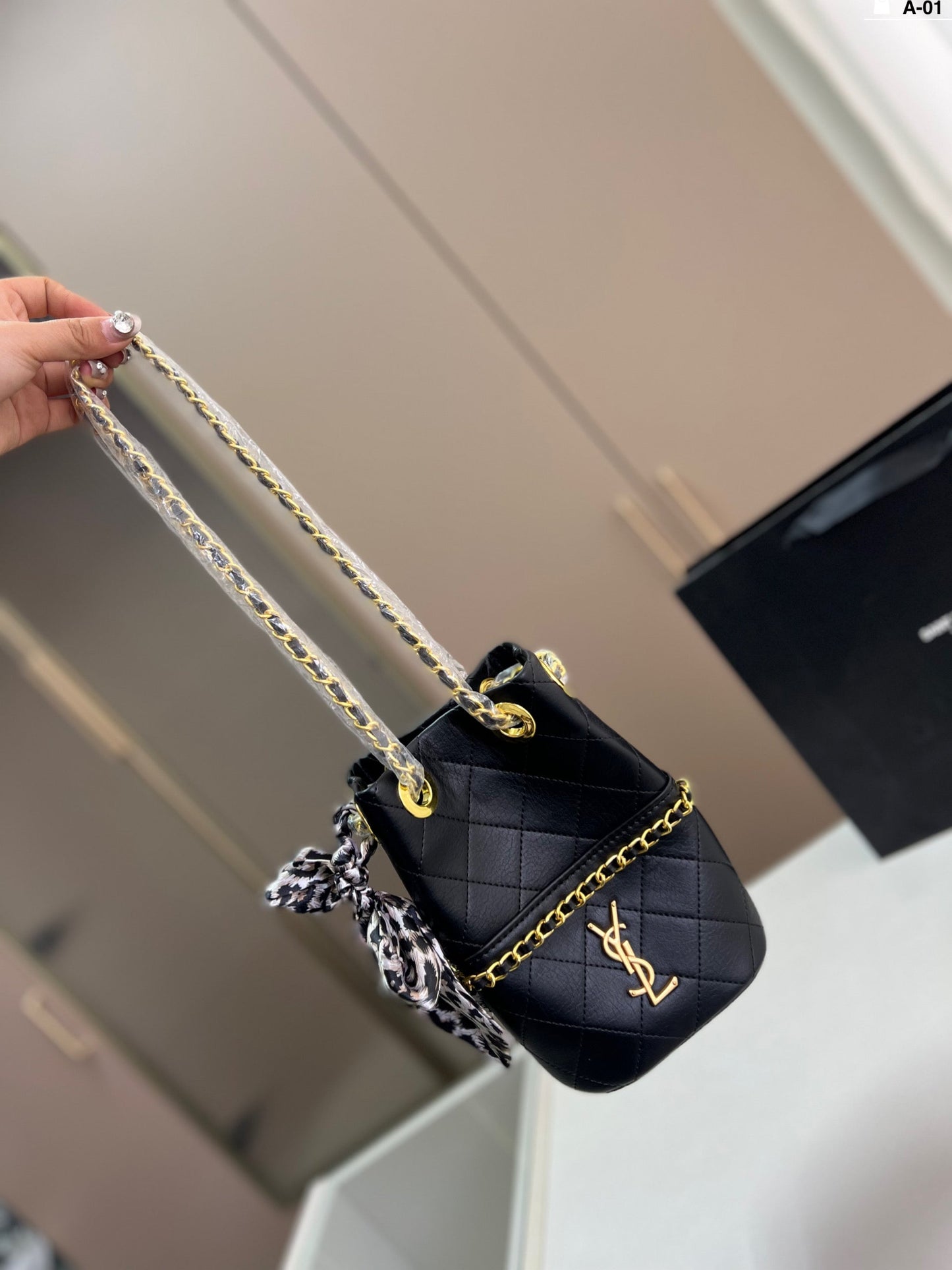 Second-hand bucket bag