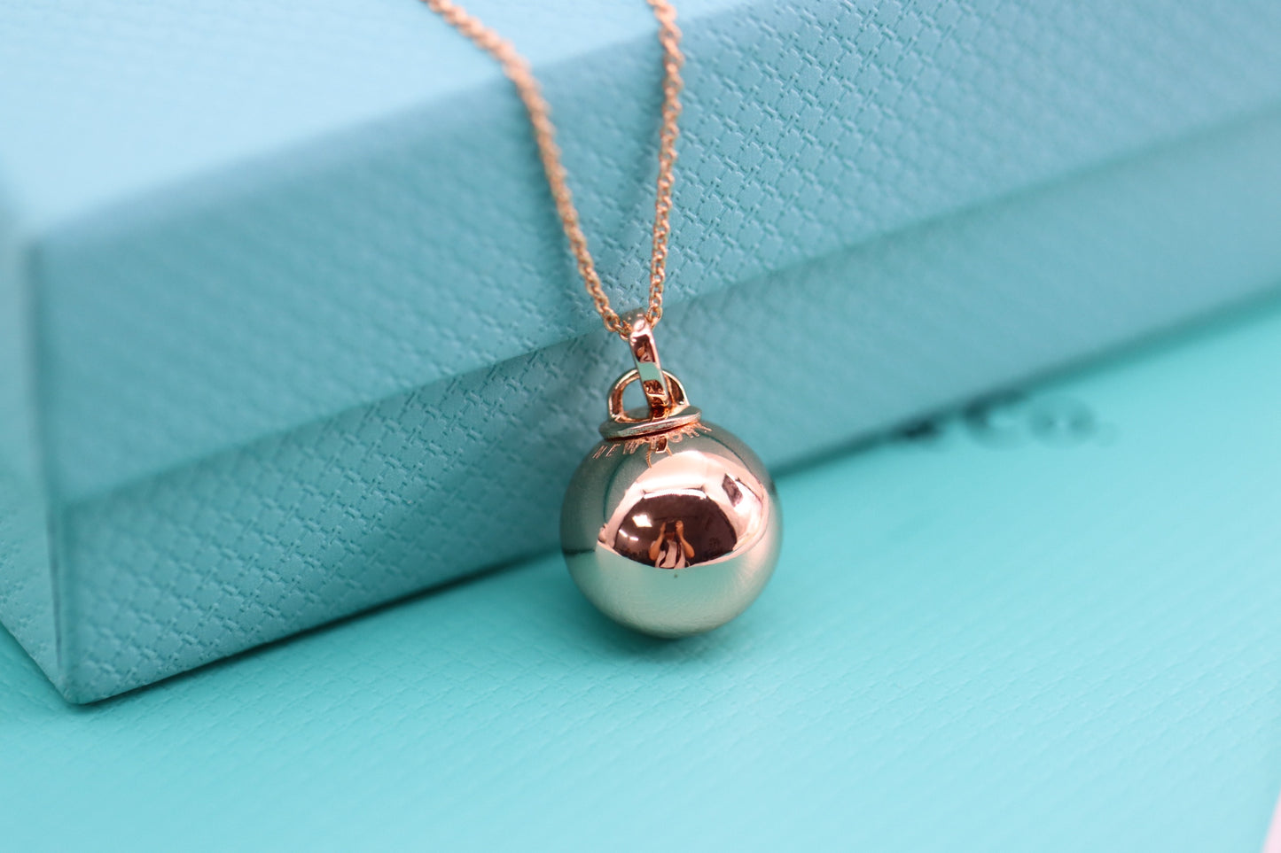 Rose gold ball lock clavicle necklace