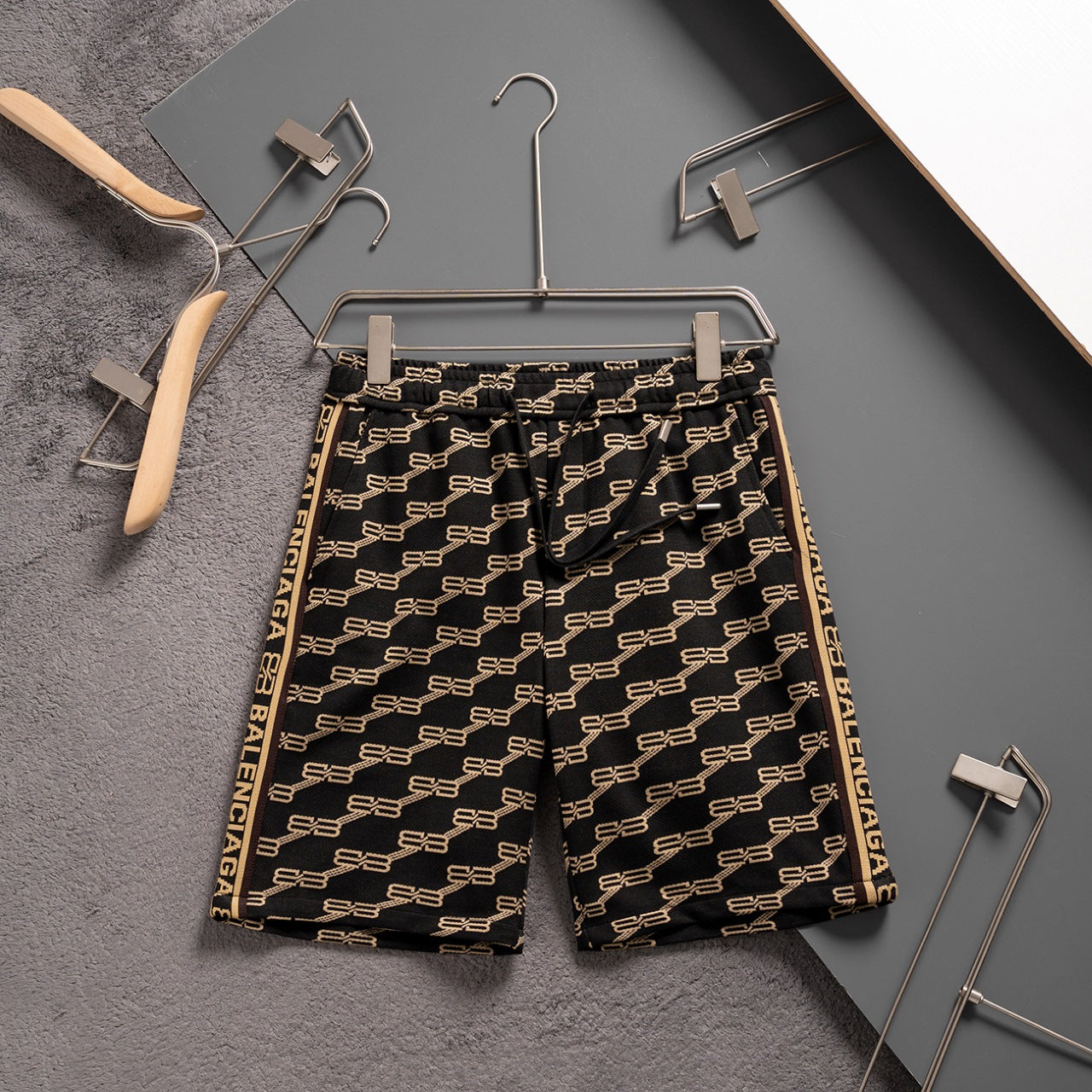 New knitted shorts, fashionable and casual shorts