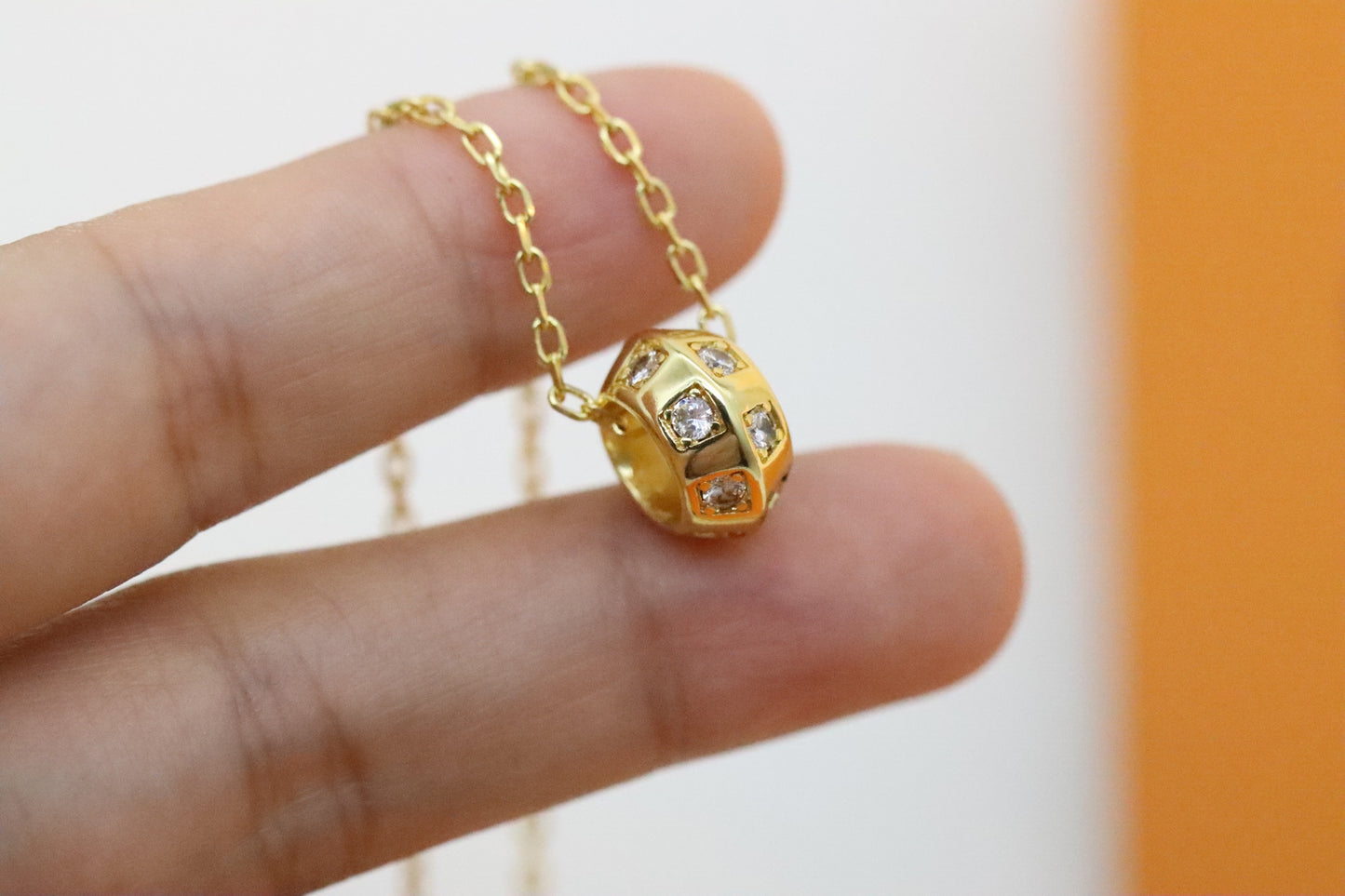Gold chessboard diamond square clavicle necklace