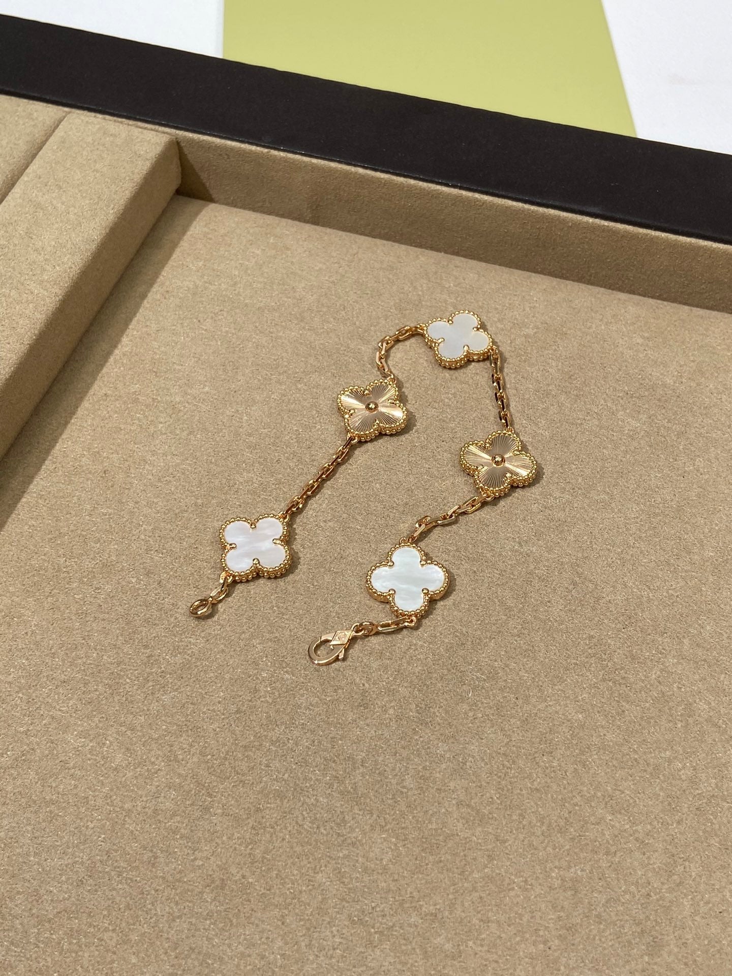 Five-flower bracelet ceramic laser