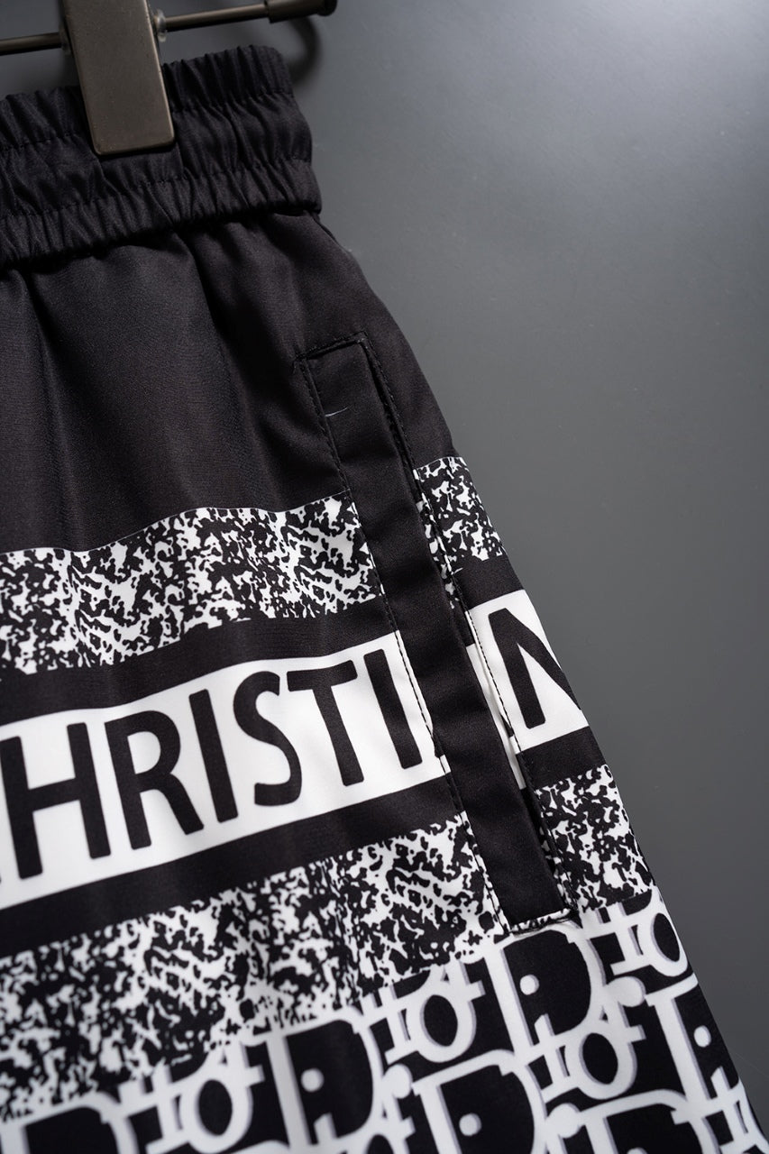 New classic black and white casual quick-drying beach shorts