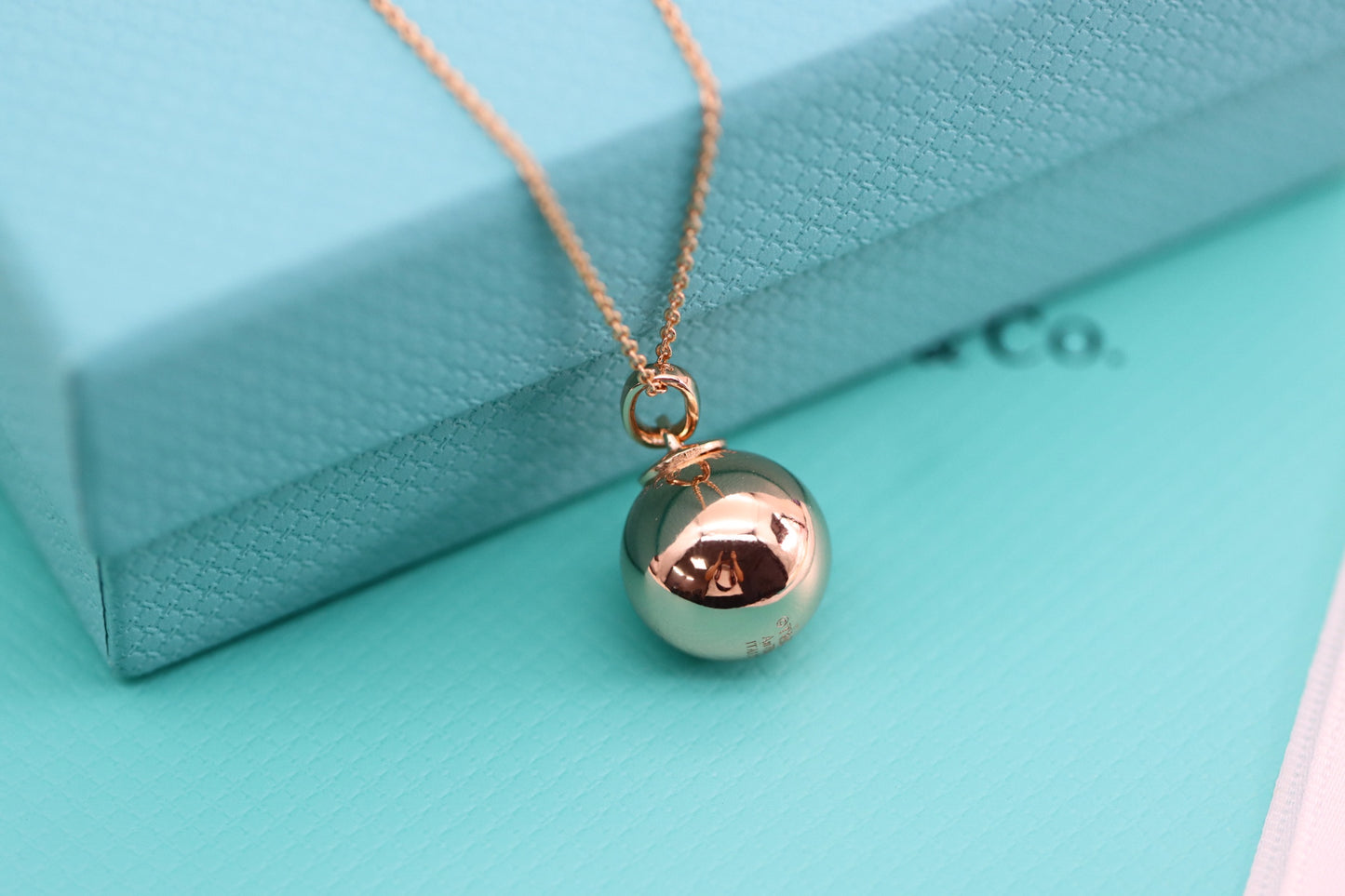Rose gold ball lock clavicle necklace