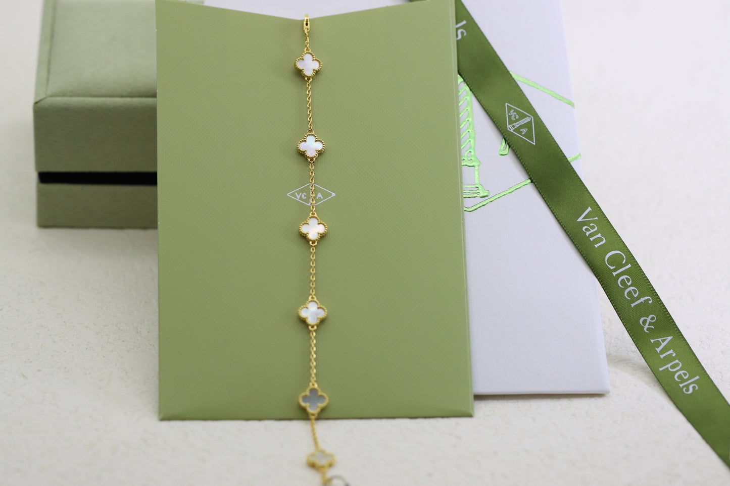 Mini Carnelian Four-Leaf Clover Small Six Flower Bracelet