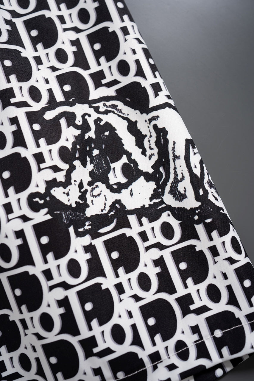 New classic black and white casual quick-drying beach shorts