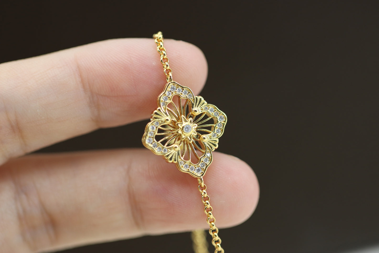 Gold hollow diamond four-leaf clover double-sided bracelet
