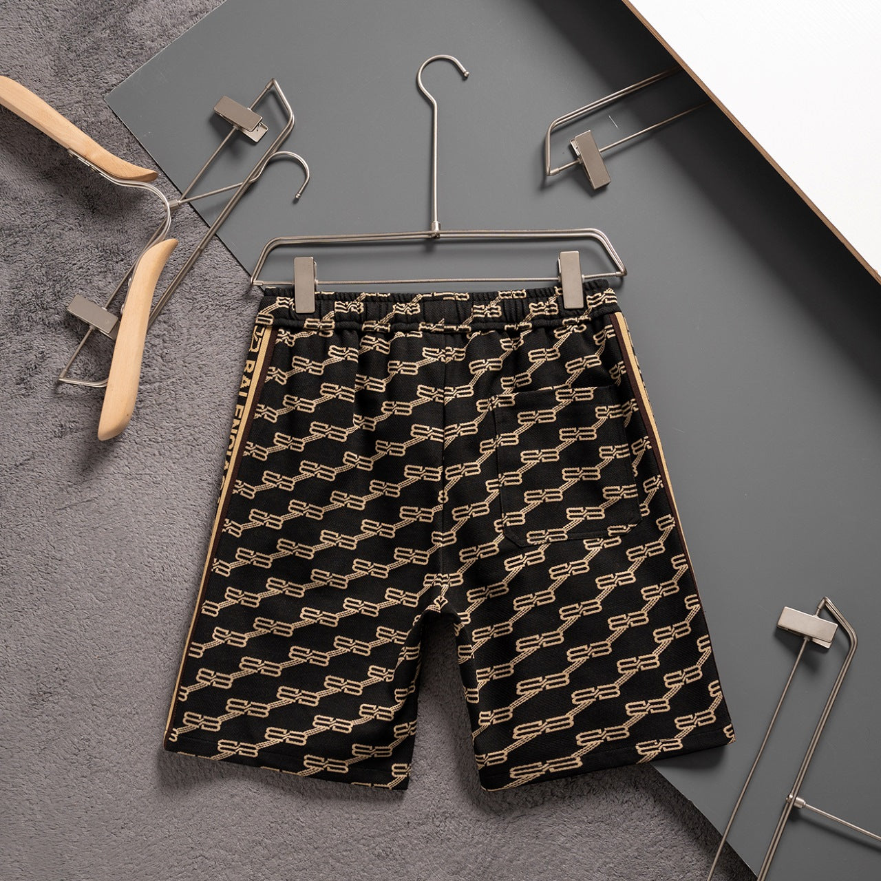 New knitted shorts, fashionable and casual shorts