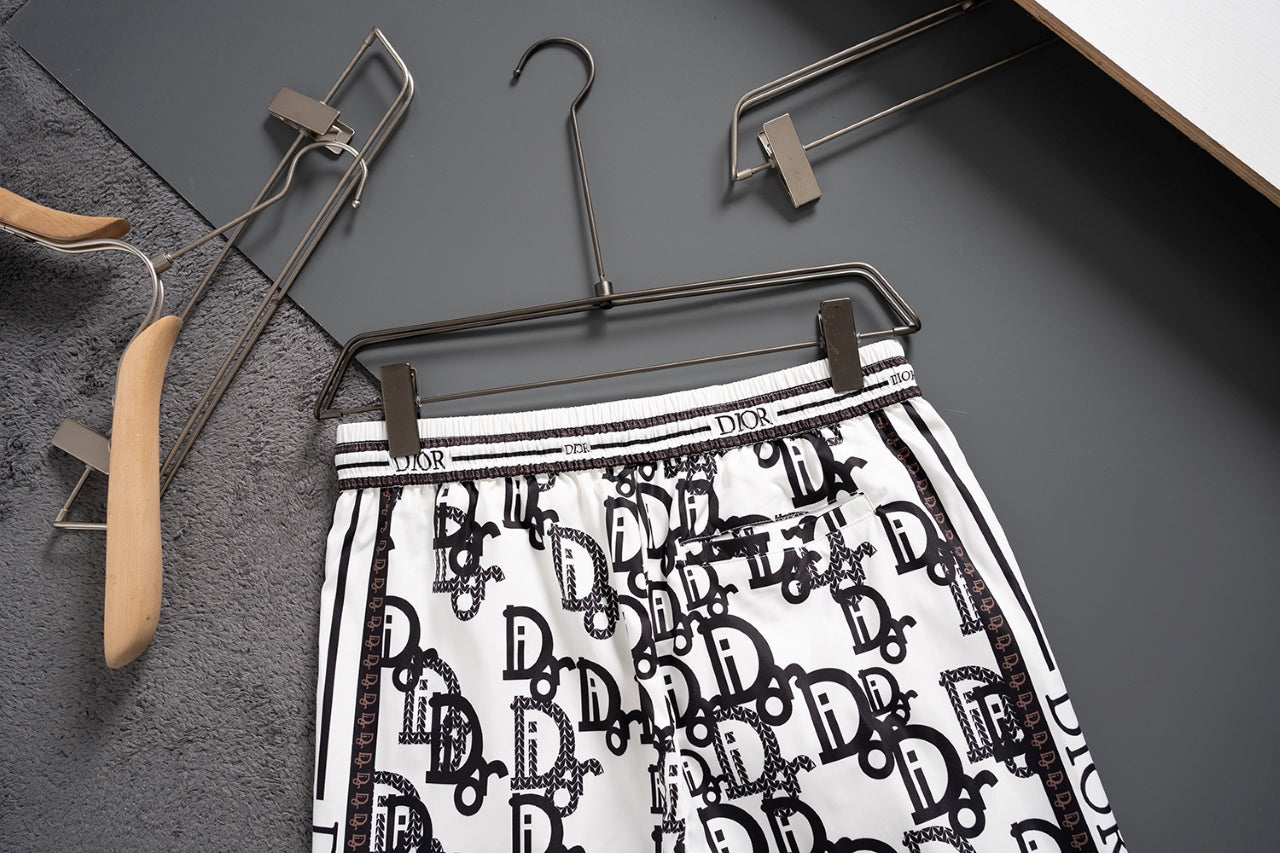 New classic black and white plaid quick-drying casual beach shorts