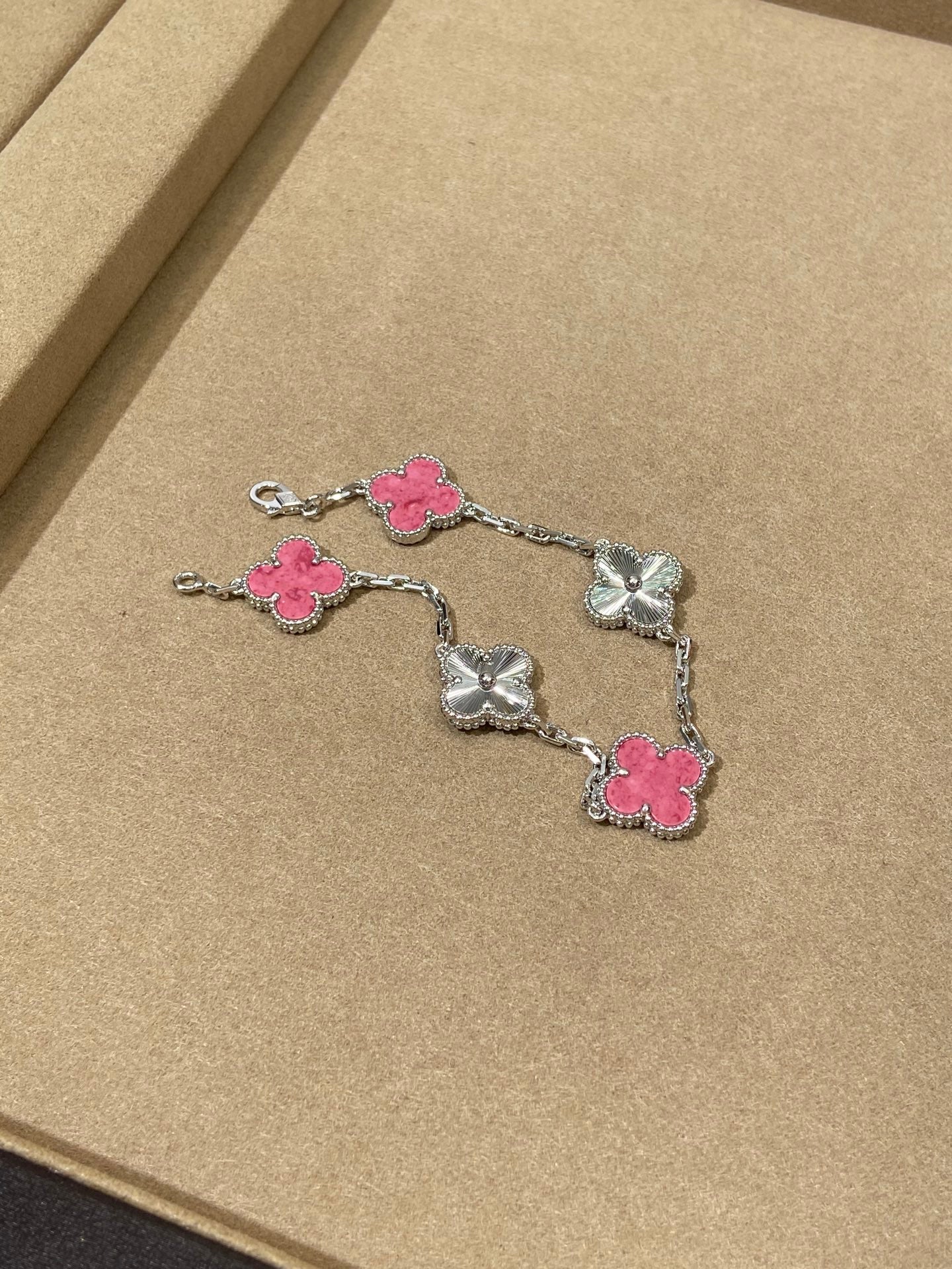Five-flower bracelet ceramic laser