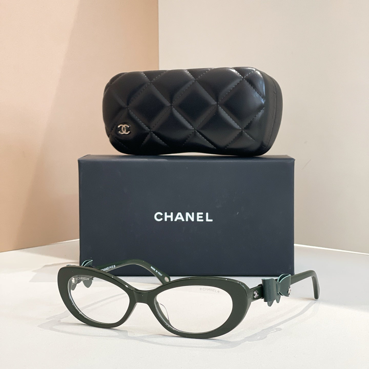 Flat sunglasses