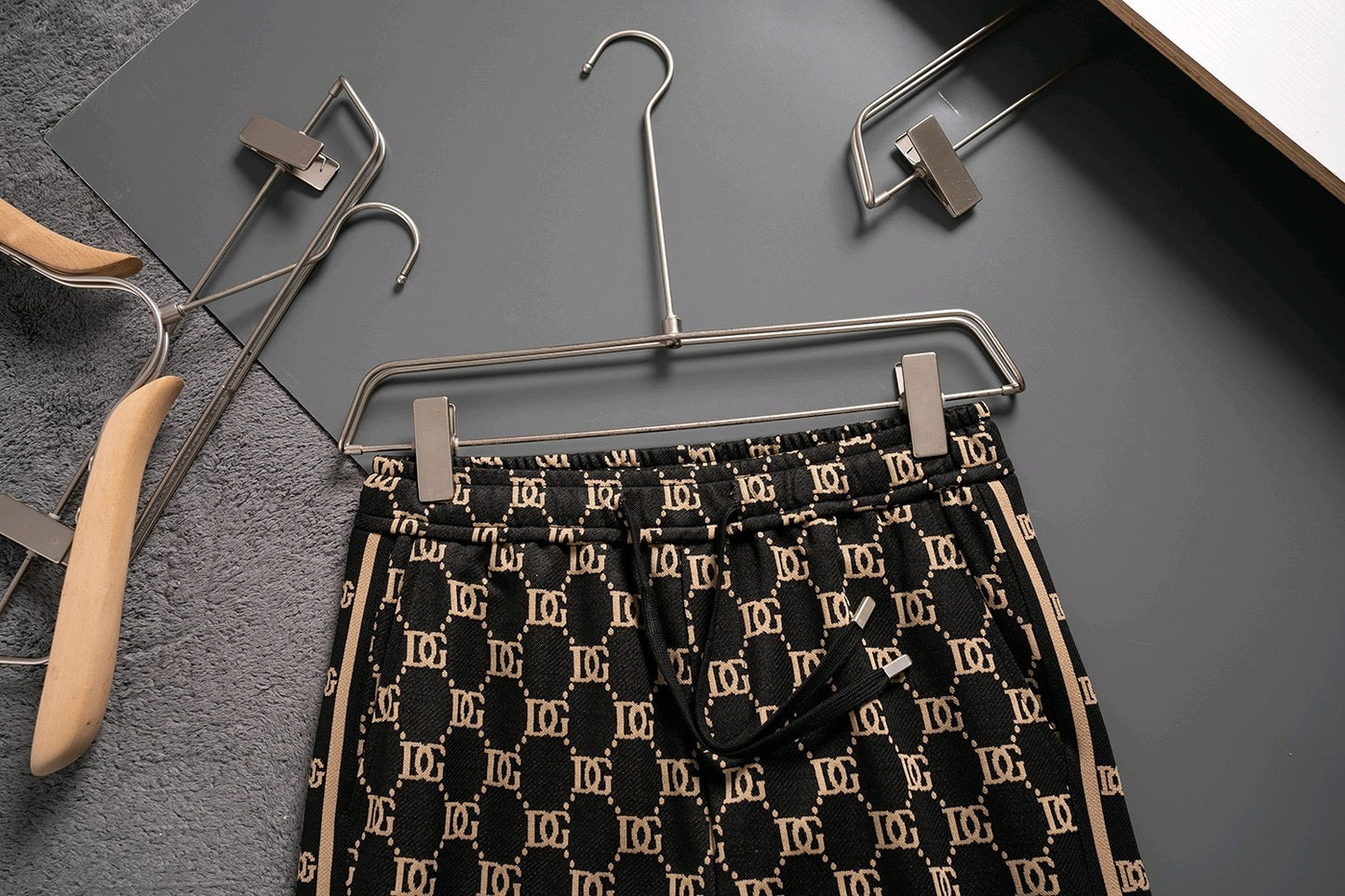LOGO GRAPHIC KNIT JACQUARD SHORTS